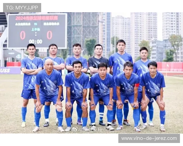 与足球明星亲密合影的创意模板分享，记录下难忘瞬间的最佳选择